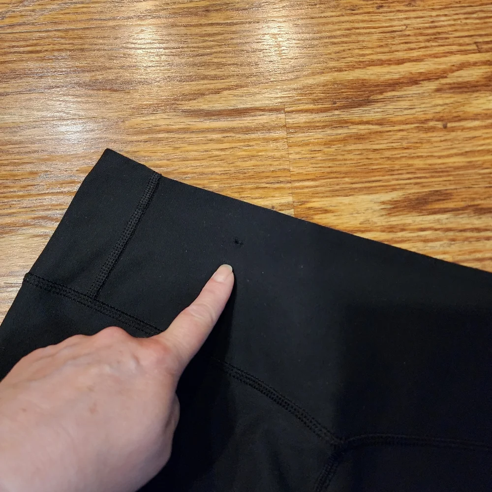 NIKE Dri-Fit Size Large High Waist Capri Crop Black Leggings